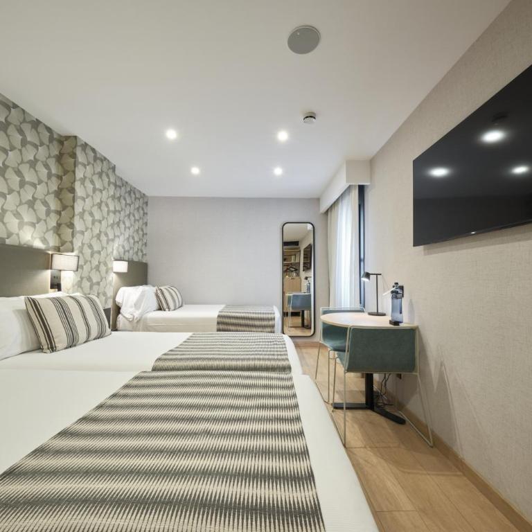 Catalonia Park Güell - Premium Deluxe Triple Room - 3