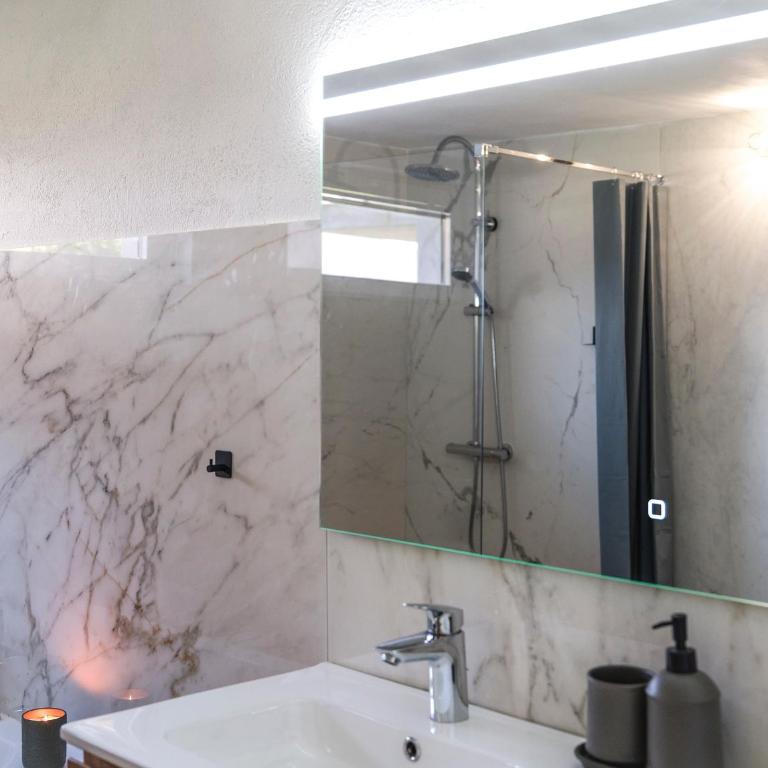 Venez Chez Vous - Aux Premières Loges Appartement Pieds dans l'eau - Apartment - 18