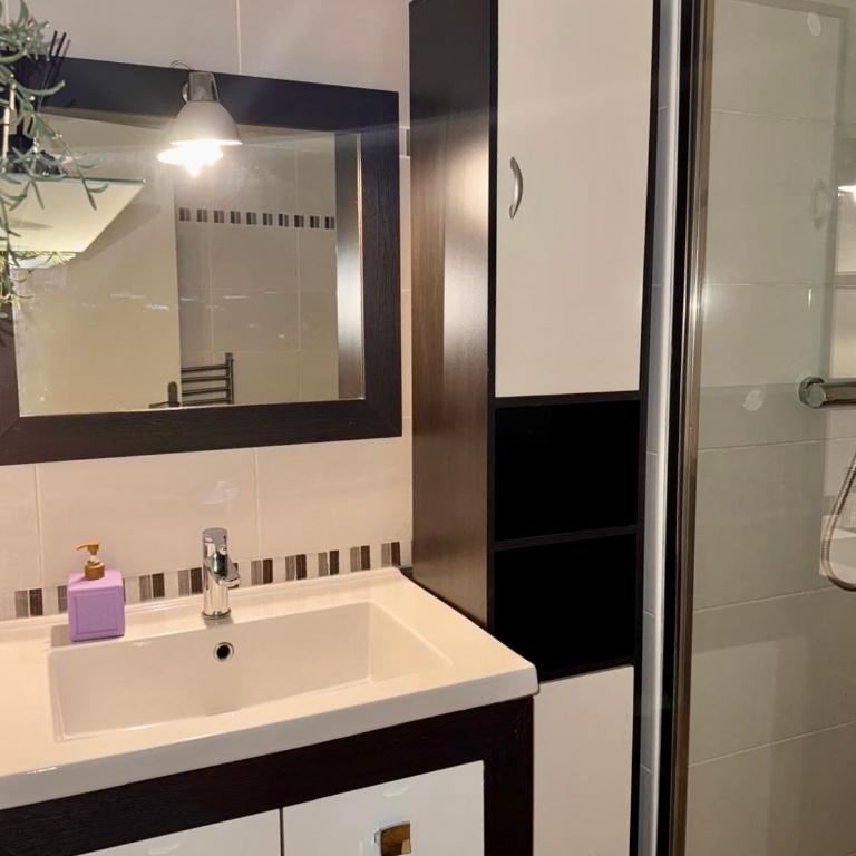 T2 60m2, Centre Ville, Parking Gratuit, Terrasse, Proche Tram, à seulement 15mn des Plages - One-Bedroom Apartment - 7