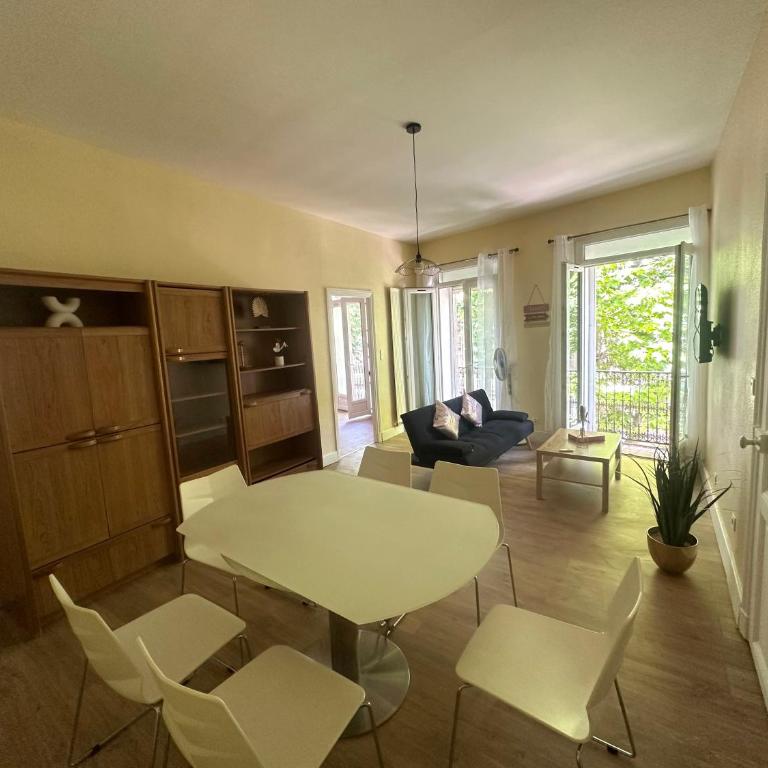 Centre ville, grand T3 avec balcon - Apartment mit 2 Schlafzimmern - 2