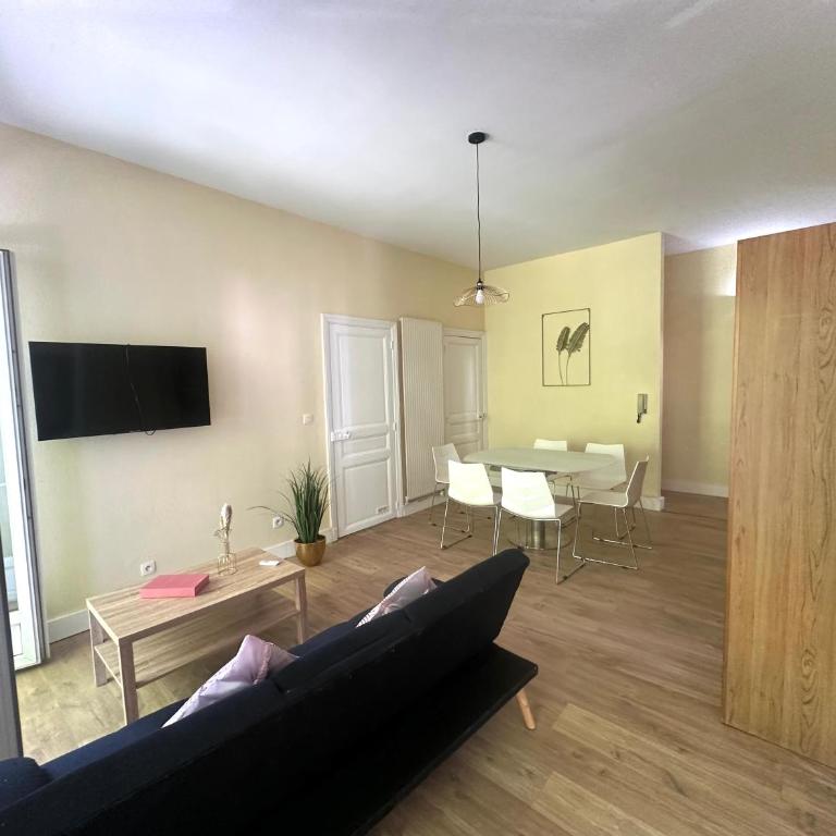 Centre ville, grand T3 avec balcon - Apartment mit 2 Schlafzimmern - 1