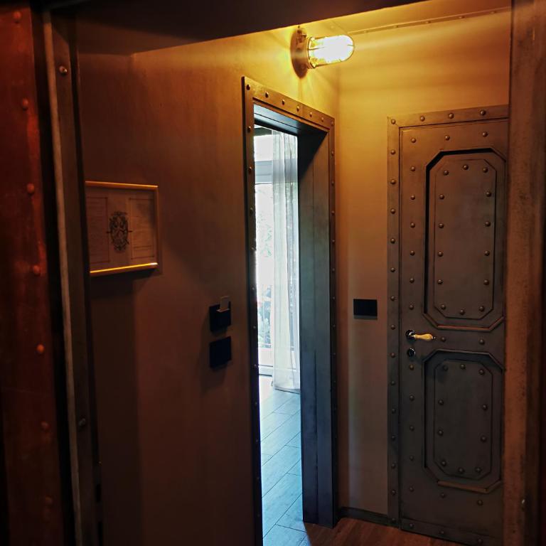 The Kraken Inn - Steampunk Boutique B&B in Bergamo - Camera Matrimoniale con Balcone - 4