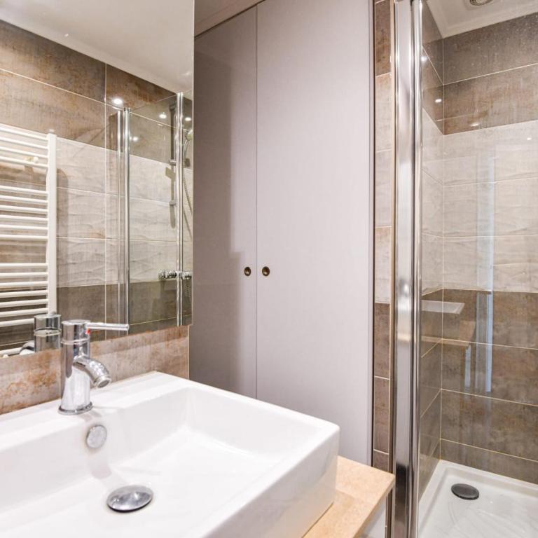 Appart belle vue mer et plage proche de Monaco - Appartement - 5