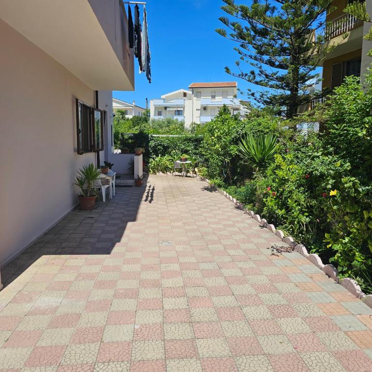 Sardina Holiday Gaudì - One-Bedroom Apartment with Garden - 2