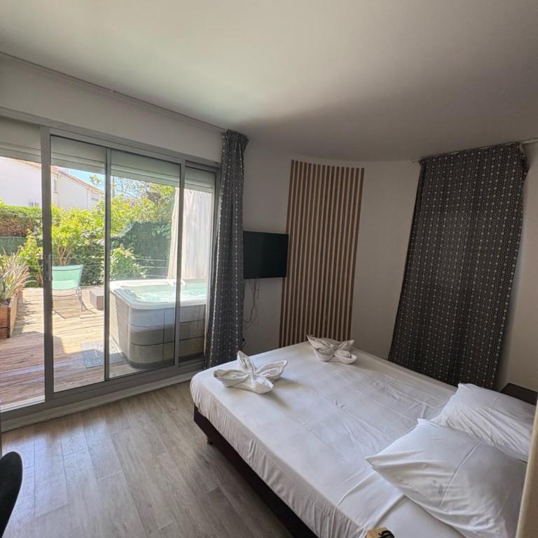 Hotel Sable Et Soleil - Port, Plage & Jacuzzi privé - Chambre Double avec Terrasse et Jacuzzi - 4