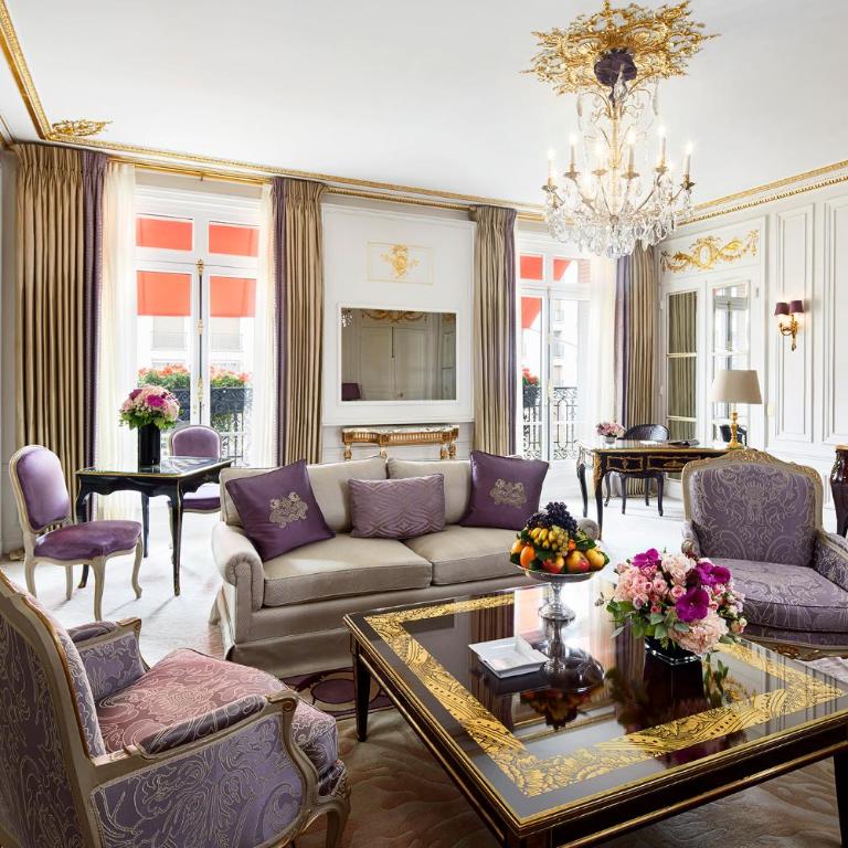 Hôtel Plaza Athénée - Dorchester Collection - Suite Prestige - Vue sur Avenue Montaigne - 3