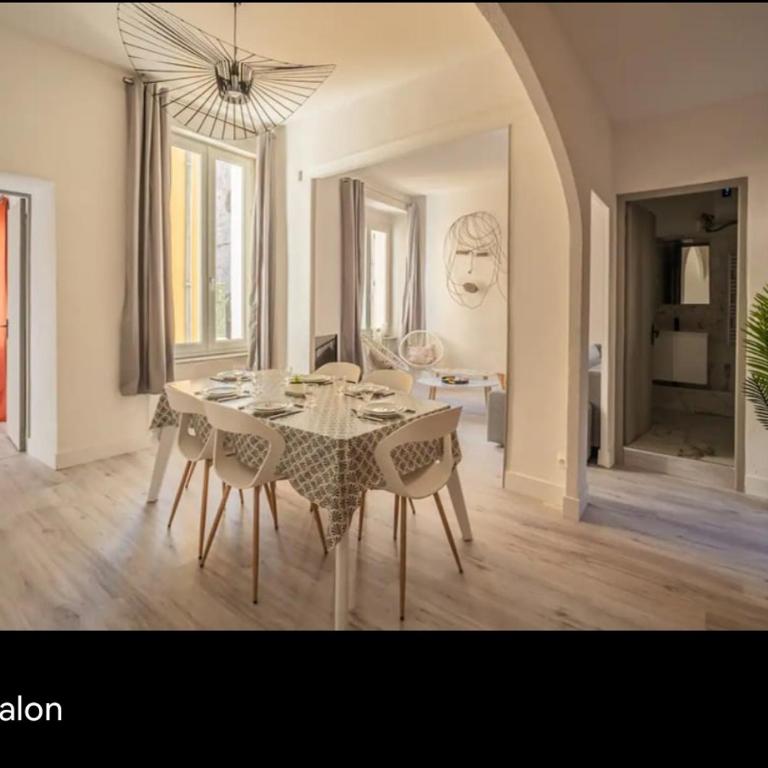 Cocon des halles - Climatisation - Terrasse - Three-Bedroom Apartment - 13