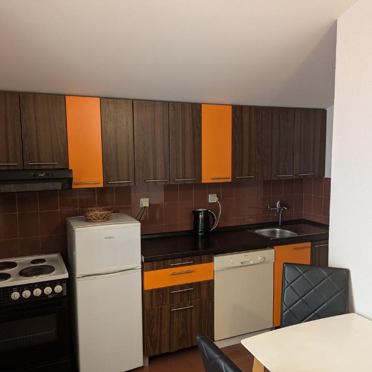 Apartmani Abeona - Apartman sa 2 Spavaće Sobe i Terasom - 7