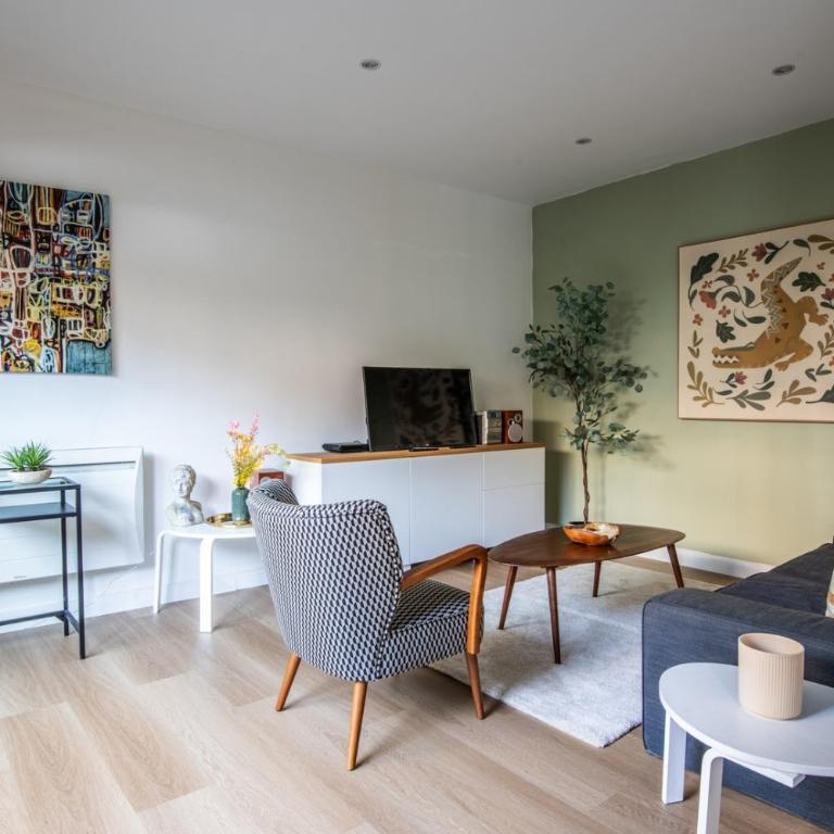Large Quiet House, in the city center - Maison de Vacances - 6