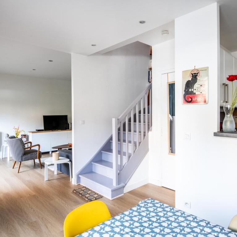 Large Quiet House, in the city center - Maison de Vacances - 10