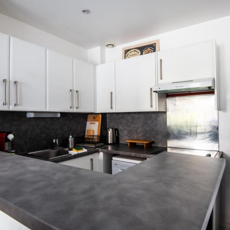 Large Quiet House, in the city center - Maison de Vacances - 12