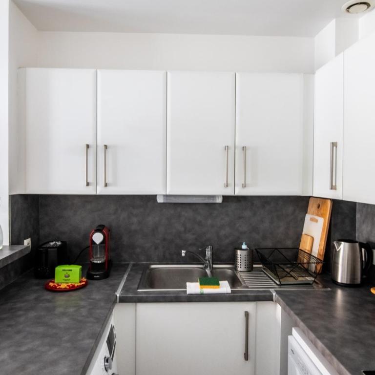 Large Quiet House, in the city center - Maison de Vacances - 13