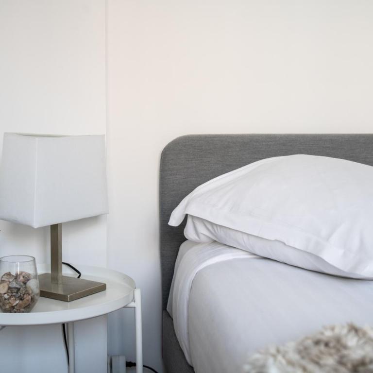 Large Quiet House, in the city center - Maison de Vacances - 17