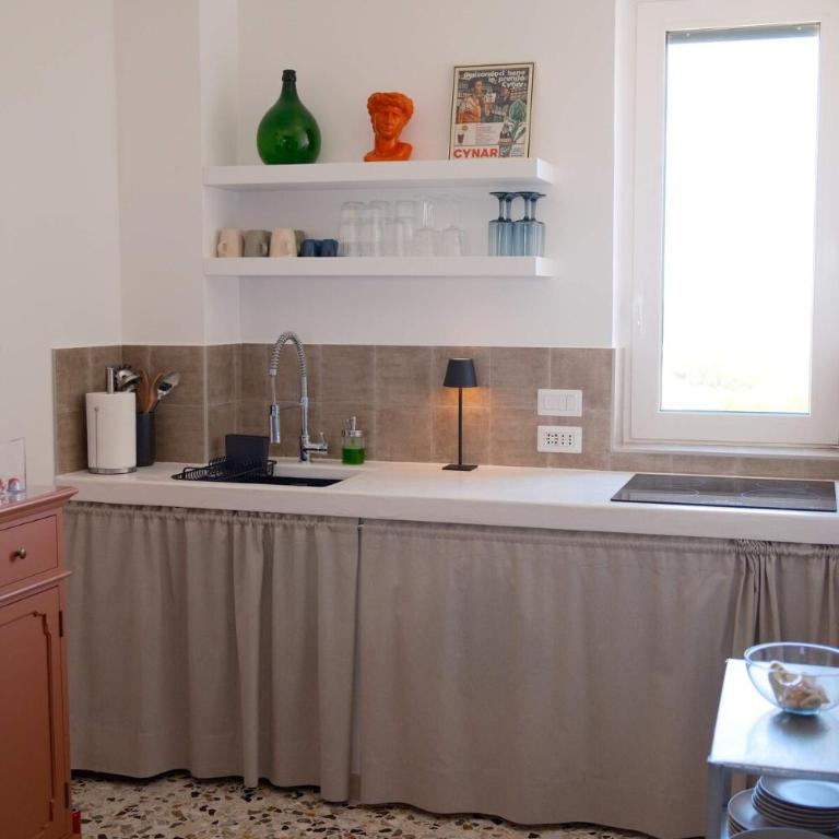 Casa SEBA, Modern Retro Escape I 2 Bedrooms, Parking, Elevator, Crib - Two-Bedroom Apartment with Mountain View - 6
