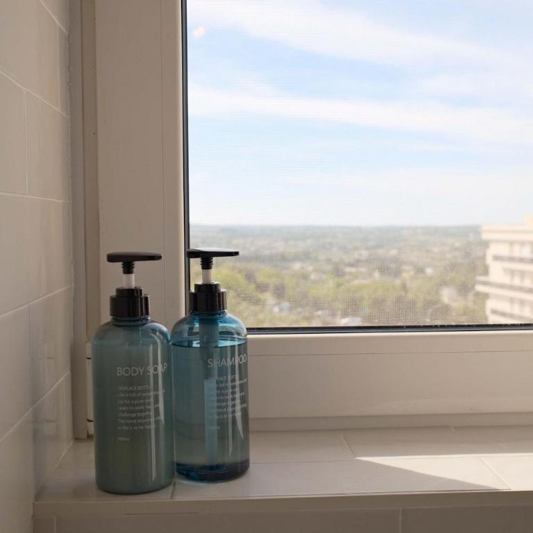 Casa SEBA, Modern Retro Escape I 2 Bedrooms, Parking, Elevator, Crib - Two-Bedroom Apartment with Mountain View - 10