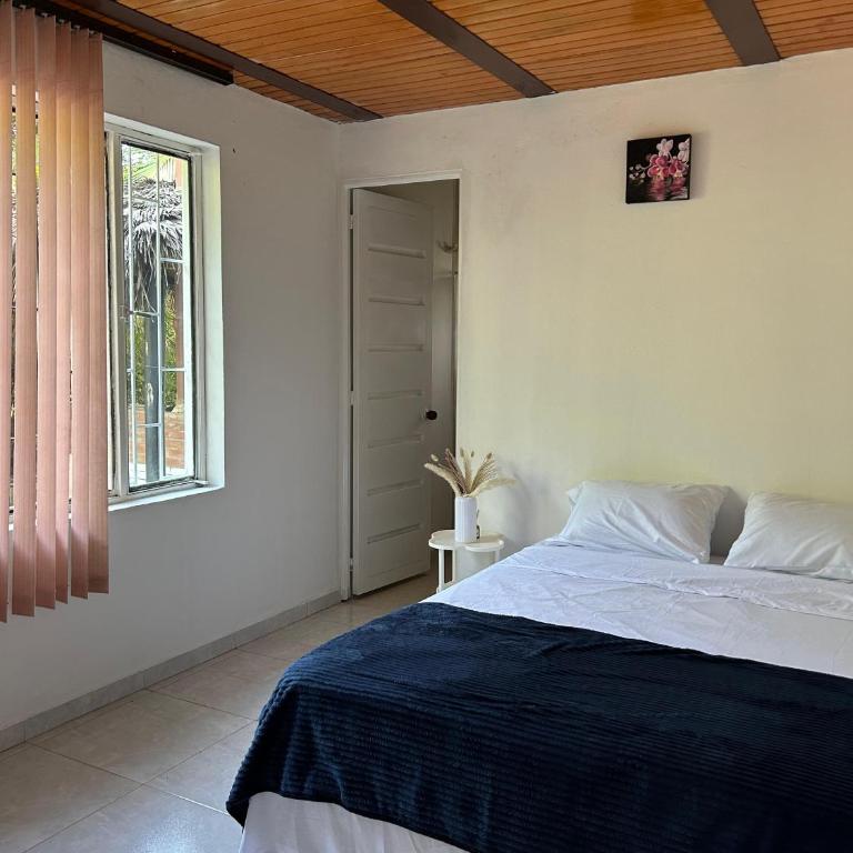 Hospedaje Las Ceibas - Habitación Doble con baño privado - 1