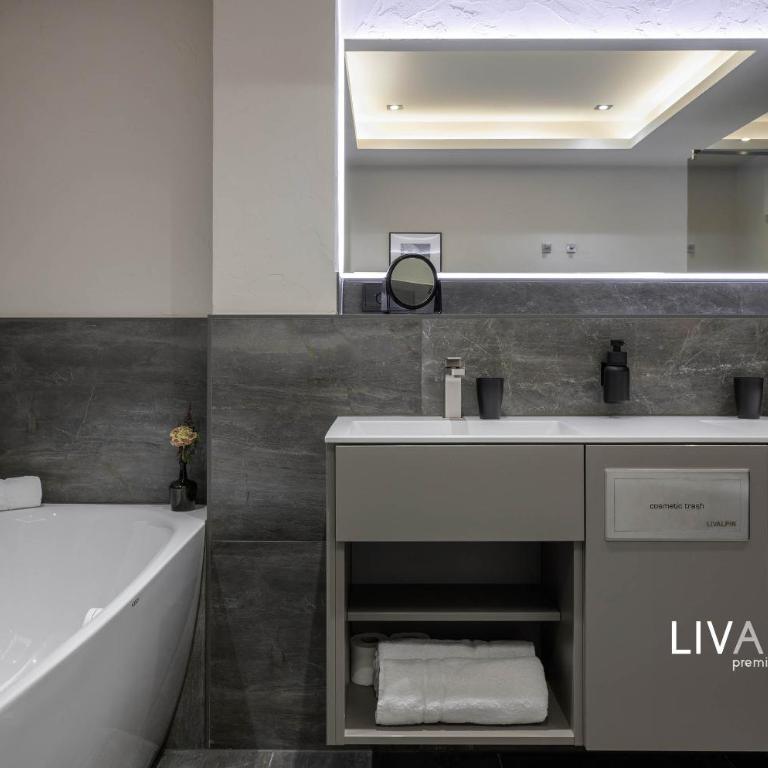 LIVALPIN Relaxe - Two-Bedroom Apartment with Balcony and Mountain View - 39