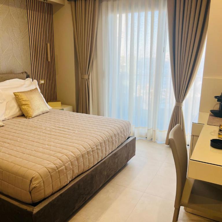Nery Home Luxury Sea View Giardini Naxos - Camera Matrimoniale con Balcone e Vista Mare - 3
