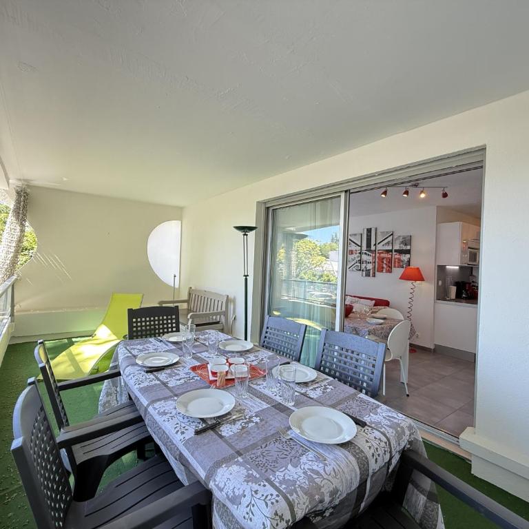 Sol-y-Days Fleurie 1 Appartement Grande Terrasse et Parking - Two-Bedroom Apartment with Terrace - 6