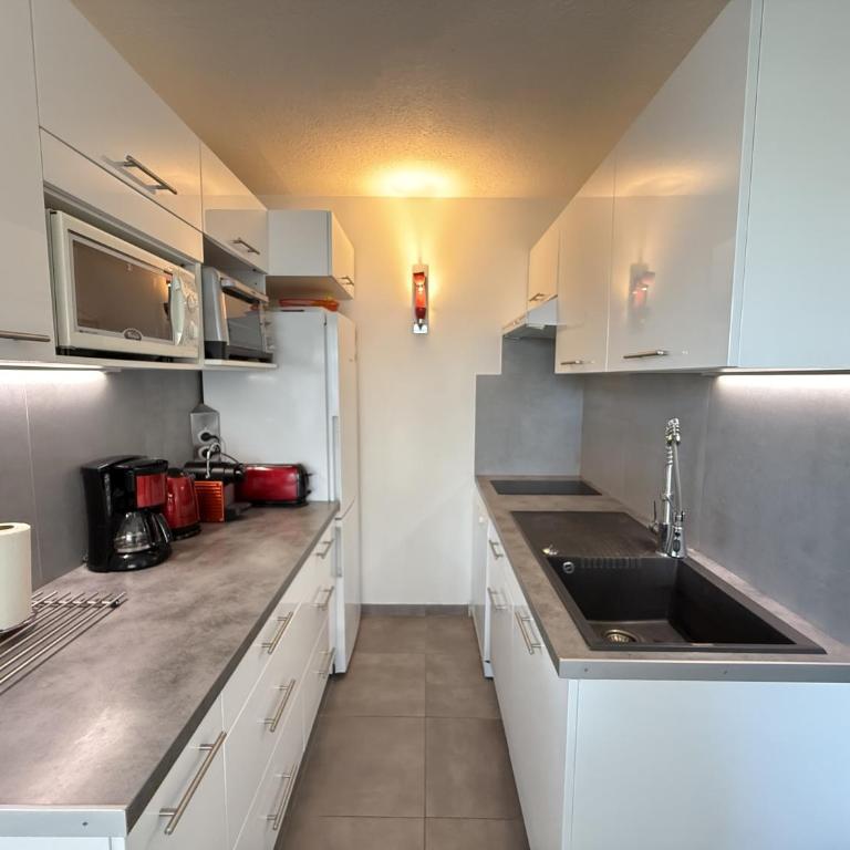 Sol-y-Days Fleurie 1 Appartement Grande Terrasse et Parking - Two-Bedroom Apartment with Terrace - 12