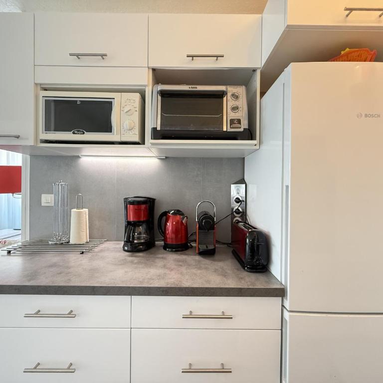Sol-y-Days Fleurie 1 Appartement Grande Terrasse et Parking - Two-Bedroom Apartment with Terrace - 13