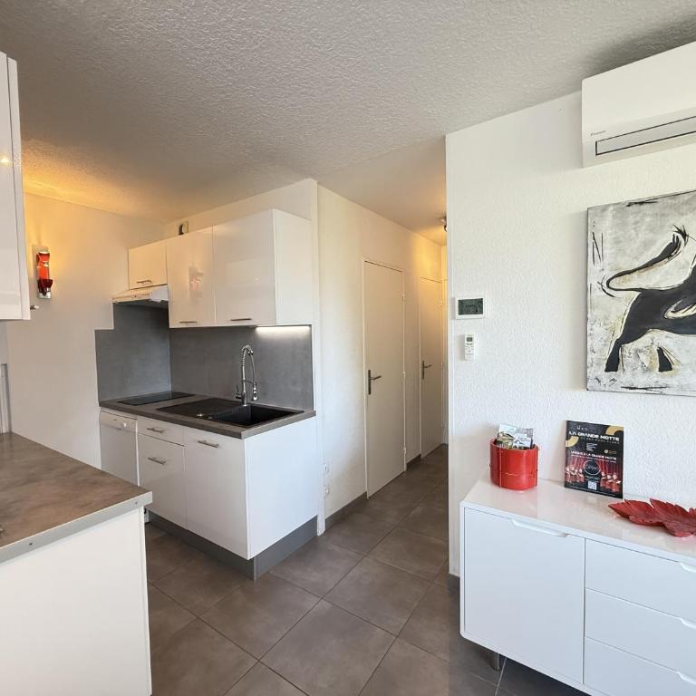 Sol-y-Days Fleurie 1 Appartement Grande Terrasse et Parking - Two-Bedroom Apartment with Terrace - 20