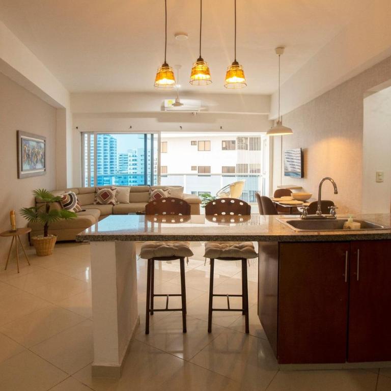 Un espacio sofisticado en medio de El Laguito Edificio Poseidon del Caribe - Apartamento de 2 dormitorios con balcón y vistas al mar - 28