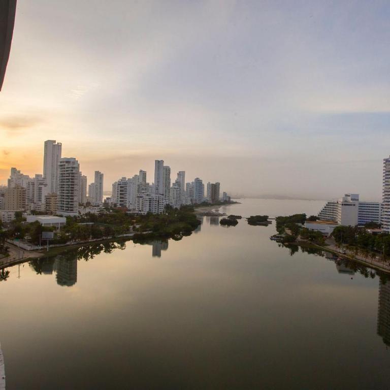 Un espacio sofisticado en medio de El Laguito Edificio Poseidon del Caribe - Apartamento de 2 dormitorios con balcón y vistas al mar - 32