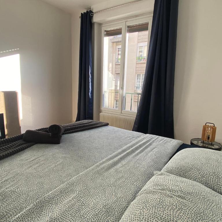 Spacieux & Lumineux - centre Amiens avec Parking - Two-Bedroom Apartment - 4