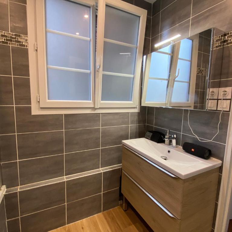 Spacieux & Lumineux - centre Amiens avec Parking - Two-Bedroom Apartment - 13