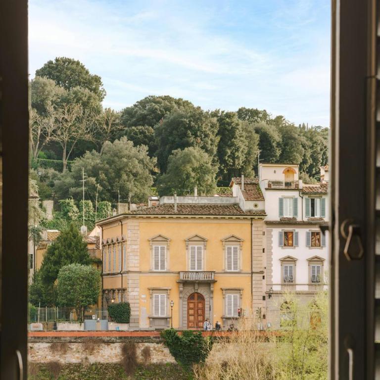 Bob W Florence Santa Croce - Original Room - 3 Person - 9
