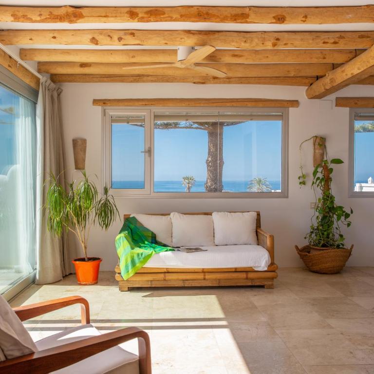 Exotic Beachfront Retreat Handcrafted Bohemian Luxury - Villa - 6