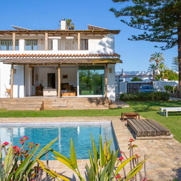 Exotic Beachfront Retreat Handcrafted Bohemian Luxury - Villa - 31