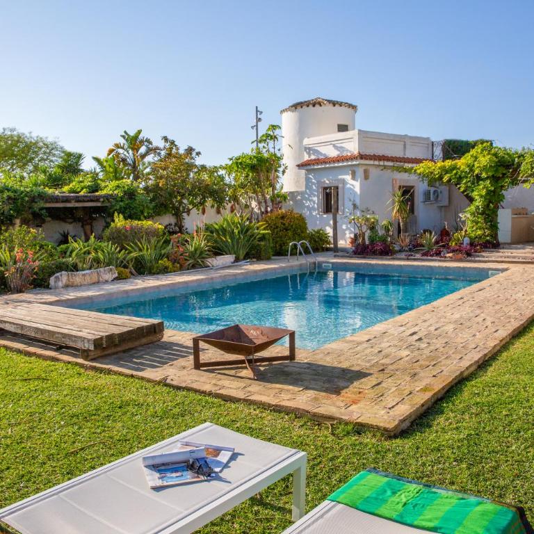 Exotic Beachfront Retreat Handcrafted Bohemian Luxury - Villa - 34