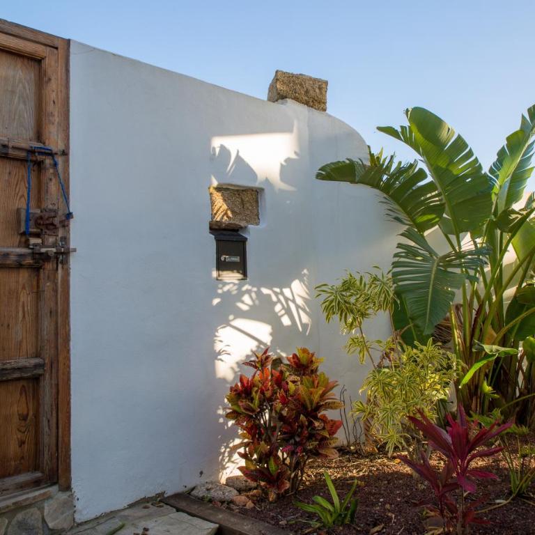 Exotic Beachfront Retreat Handcrafted Bohemian Luxury - Villa - 36