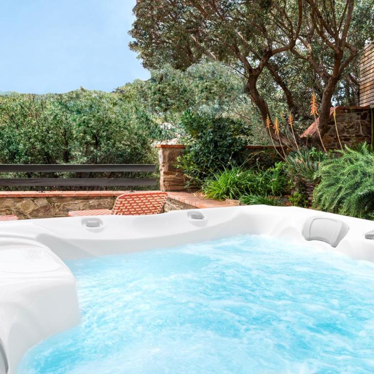 Maison Nova - Boutique Hôtel & Spa - Port d'Avall - Chambre Double avec Jardin et Baignoire Extérieure - Vue sur Montagne - 6