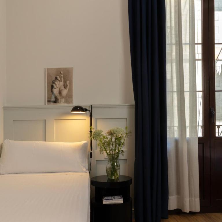 Som Nit Born - Family Room with Balcony - 22