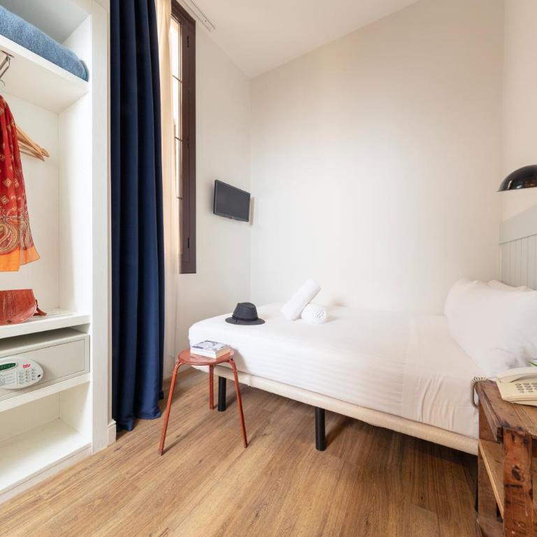 Som Nit Born - Standard Single Room - 6