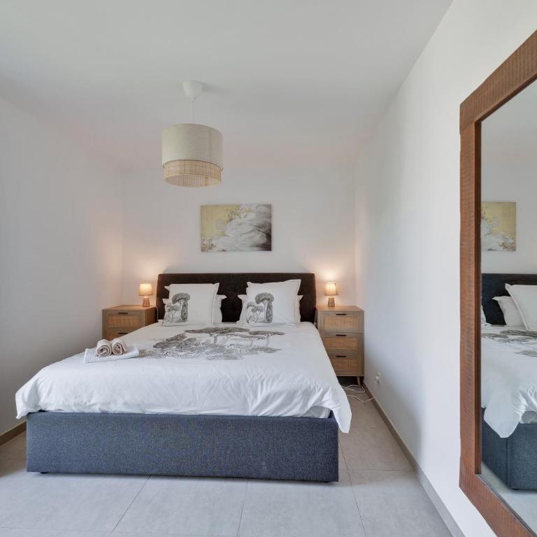 Magnifique Rooftop a Antibes 4 chambres - Apartment - 8