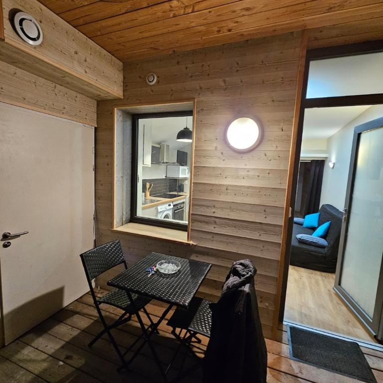 Grand studio dans centre ville - Appartement 1 Chambre - 12