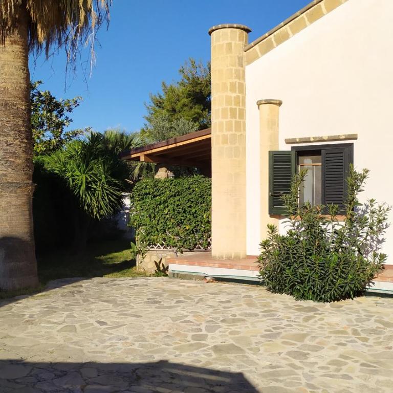 Villa con giardino sul lungomare - Vacation Home - 1