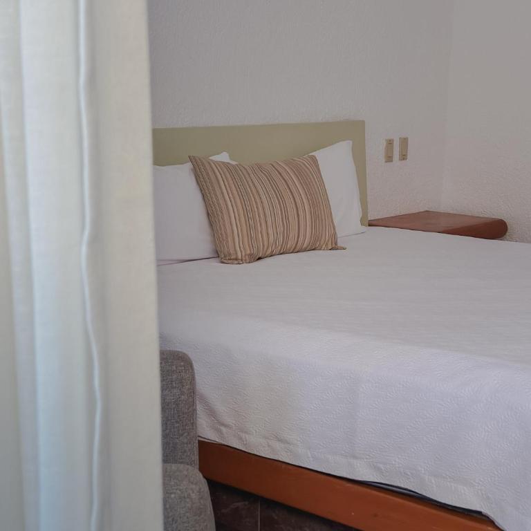Hotel Los Patios - Habitación Estándar con cama extragrande - 5