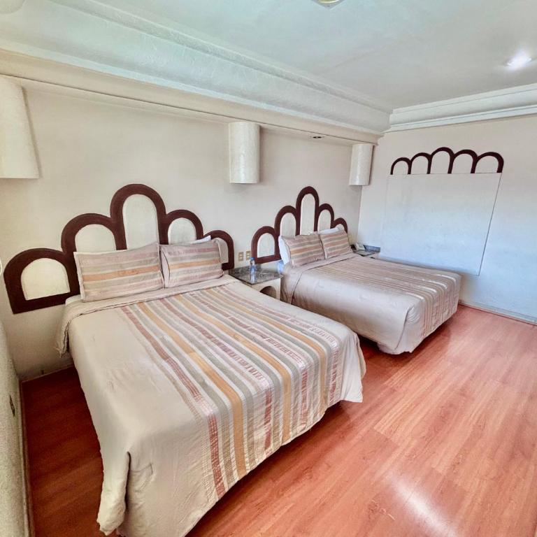 Global Express Puebla - FINSA - Double Room with Two Double Beds - 1
