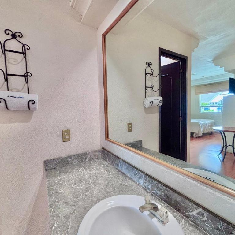 Global Express Puebla - FINSA - Double Room with Two Double Beds - 8