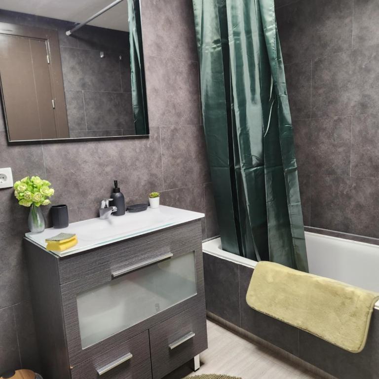 Ático Boutique con Piscina privada en el Solárium y Diseño Natural - Apartamento de 2 dormitorios - 20