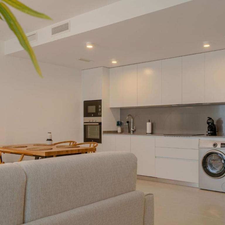 Chic Coastal Living on Estepona's Golden Mile - Apartamento - 7