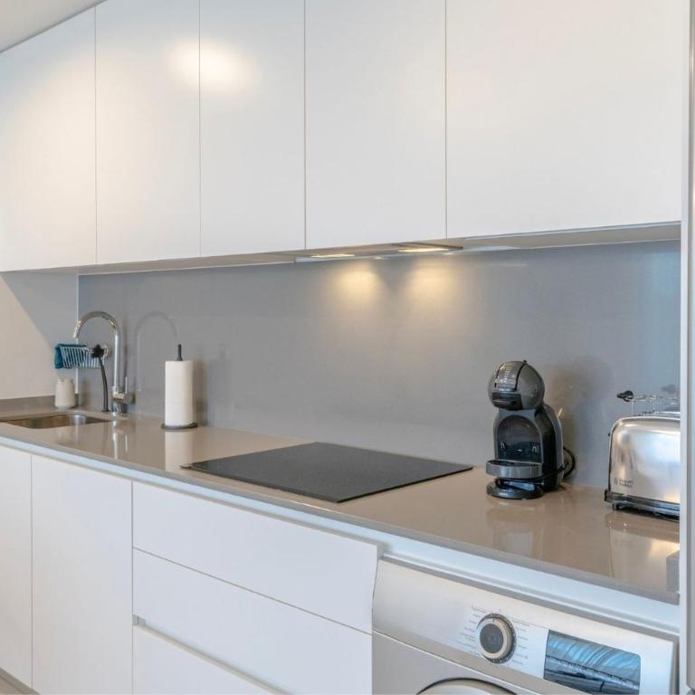 Chic Coastal Living on Estepona's Golden Mile - Apartamento - 10