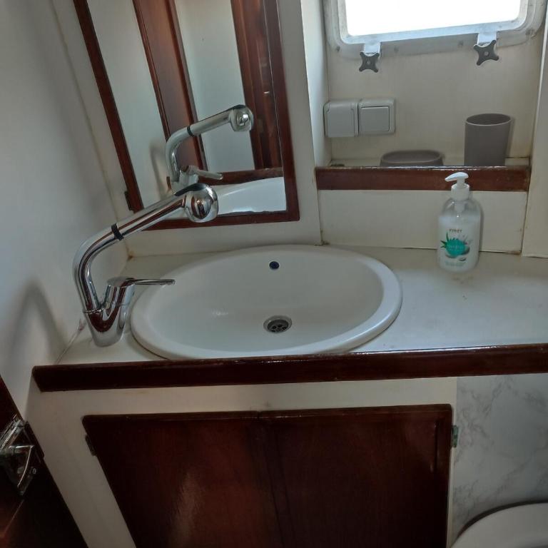 Romantic sailboat - Mobile Home - 13