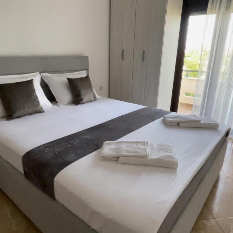 Antonios Apartments - Double Room with Terrace - 10