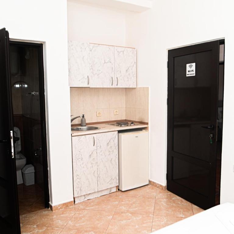 Antonios Apartments - Double Room with Terrace - 13